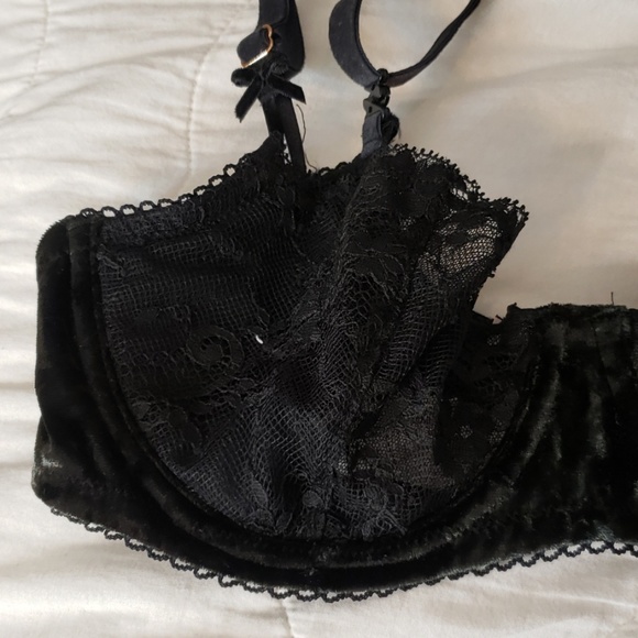 BUY 1 GET 1 FREE VICTORIA SECRET BLACK LACE BRA - Picture 3 of 8